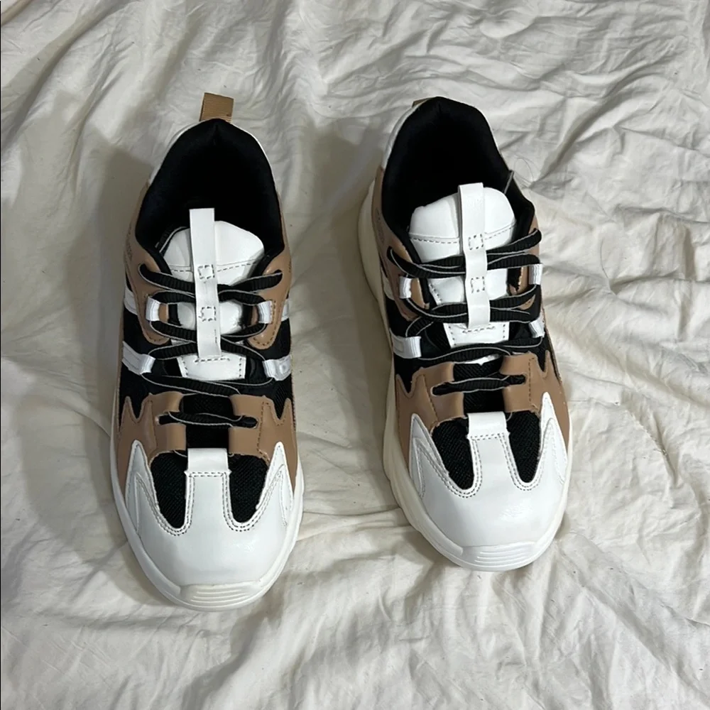 Steve Madden Tan and White Chunky Sneakers